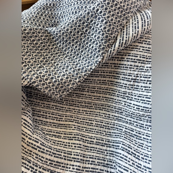 Annie Selke Reversible Quilt Full/Queen - Picture 4 of 7